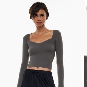 Beautiful and never-worn Aritzia Wilfred sweater top!